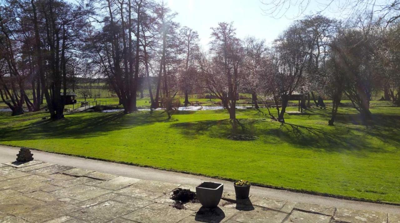 Impeccable 1-Bed House In Retford Close To A1 エクステリア 写真